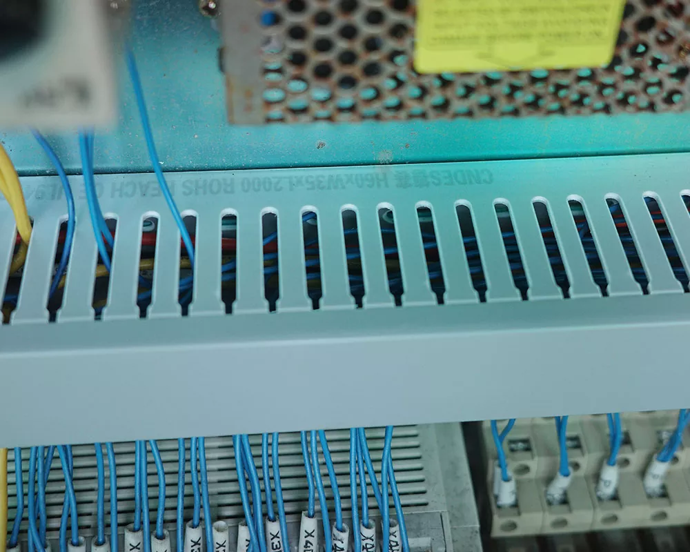 ¿Cuáles son los modelos y especificaciones comunes de los conductos de plástico PVC?