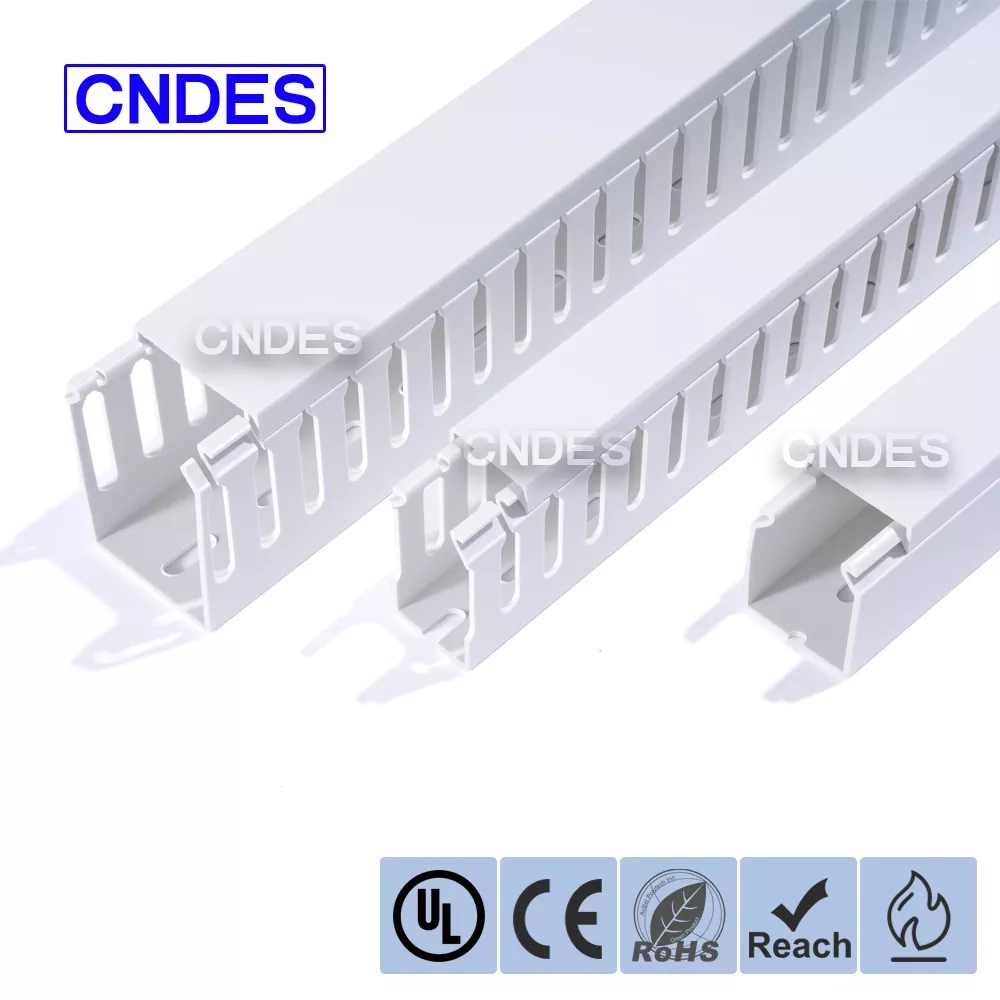 Conducto de cableado de PVC ranurado blanco
